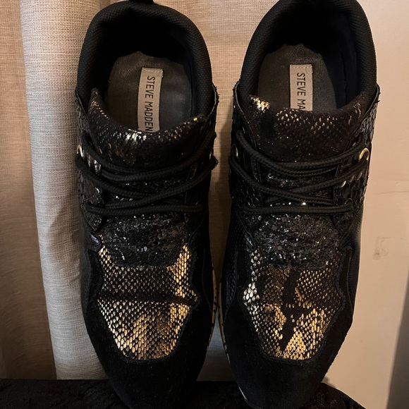 Upper black and gold snake print with polka dot black and white sole. - Picture 10 of 13